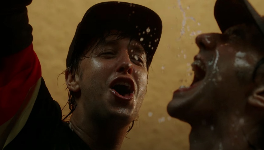 VÍDEO | Roman Coppola dirige a The Strokes en «The Adults Are Talking»