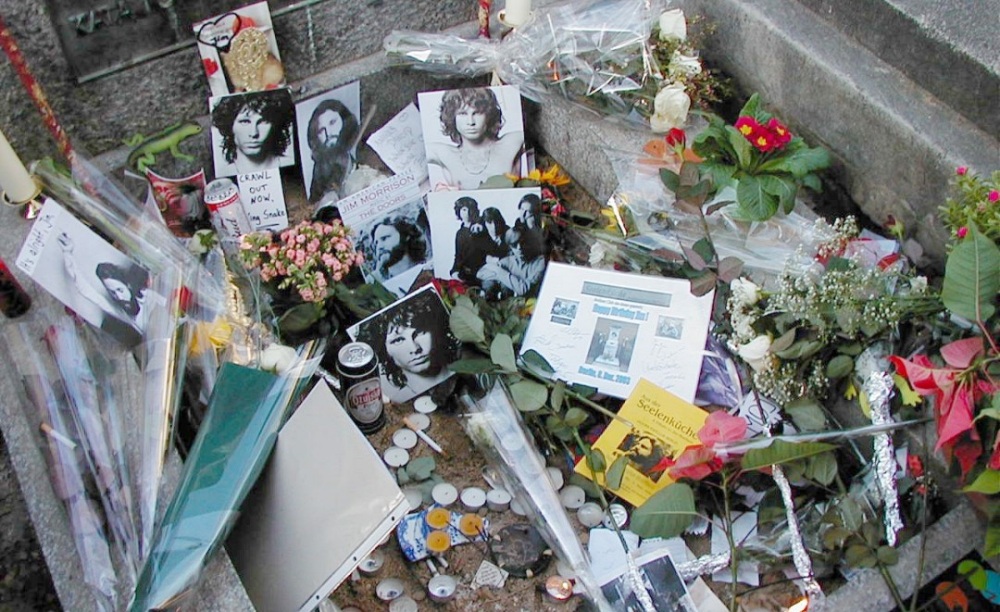 Objetos con los que fueron enterrados Johnny Cash, Jim Morrison, Elvis y más artistas